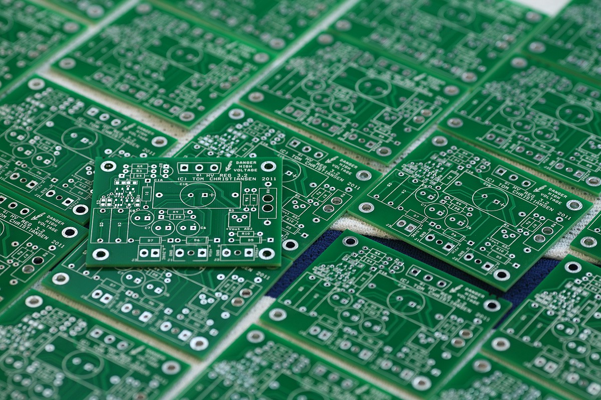 màu xanh lá của mạch PCB